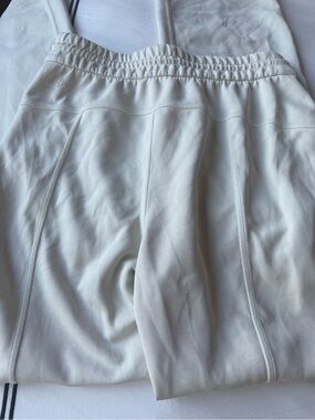 lululemon Athletica Light Beige/Taupe Performance Leggings